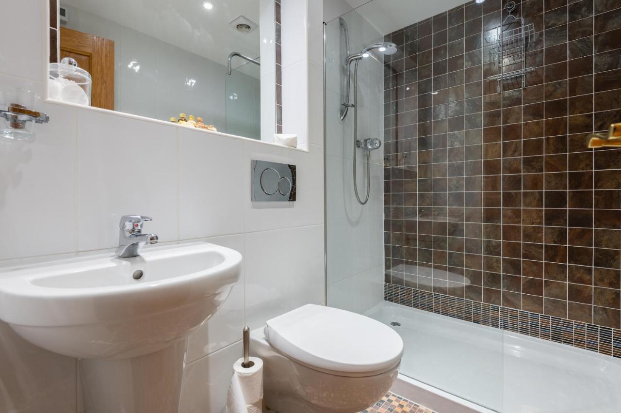 138 North Street - Luxury 2 Bed 2 Bath With Secret Garden, Summerhouse, Putting Green เซนต์แอนดรูว์ ภายนอก รูปภาพ