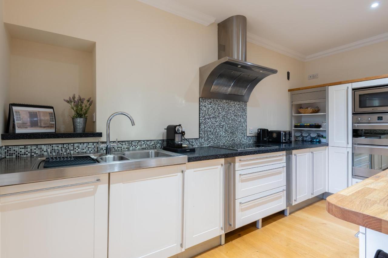 138 North Street - Luxury 2 Bed 2 Bath With Secret Garden, Summerhouse, Putting Green เซนต์แอนดรูว์ ภายนอก รูปภาพ