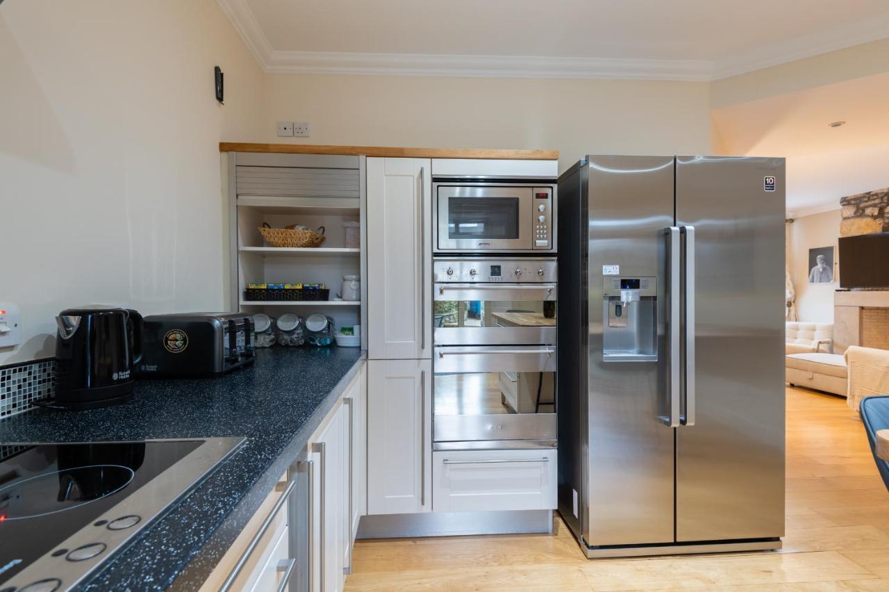 138 North Street - Luxury 2 Bed 2 Bath With Secret Garden, Summerhouse, Putting Green เซนต์แอนดรูว์ ภายนอก รูปภาพ