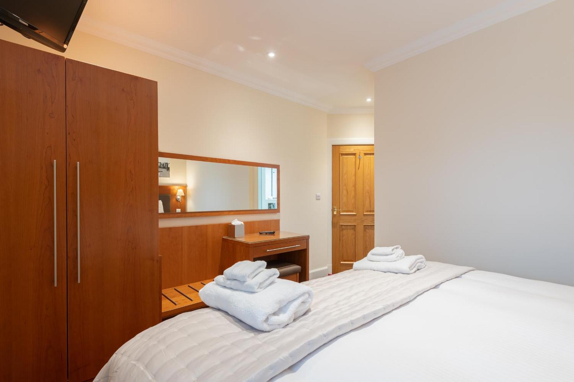 138 North Street - Luxury 2 Bed 2 Bath With Secret Garden, Summerhouse, Putting Green เซนต์แอนดรูว์ ภายนอก รูปภาพ